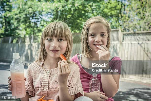 Uno Snack - Fotografie stock e altre immagini di 10-11 anni - 10-11 anni, 8-9 anni, Alimentazione sana