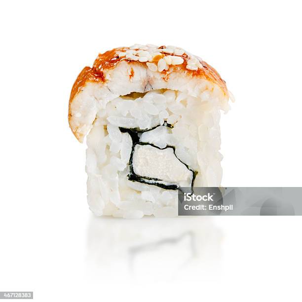 Traditionelle Frische Japanische Sushi Auf Einem Weißen Hintergrund Stockfoto und mehr Bilder von Aal