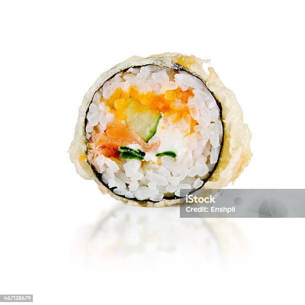 Foto de Rolinhos De Sushi Fresco Japonês Tradicional Em Um Fundo Branco e mais fotos de stock de Almoço