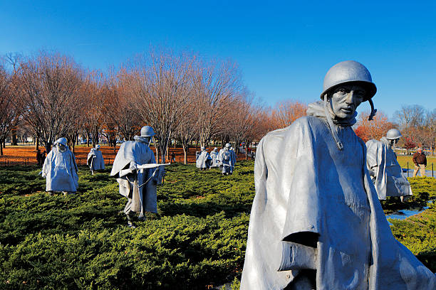 das korean war veterans memorial in washington dc, usa - washington dc autumn capitol building usa stock-fotos und bilder