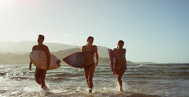 istock Surfing with Friends on Vacation 467132622