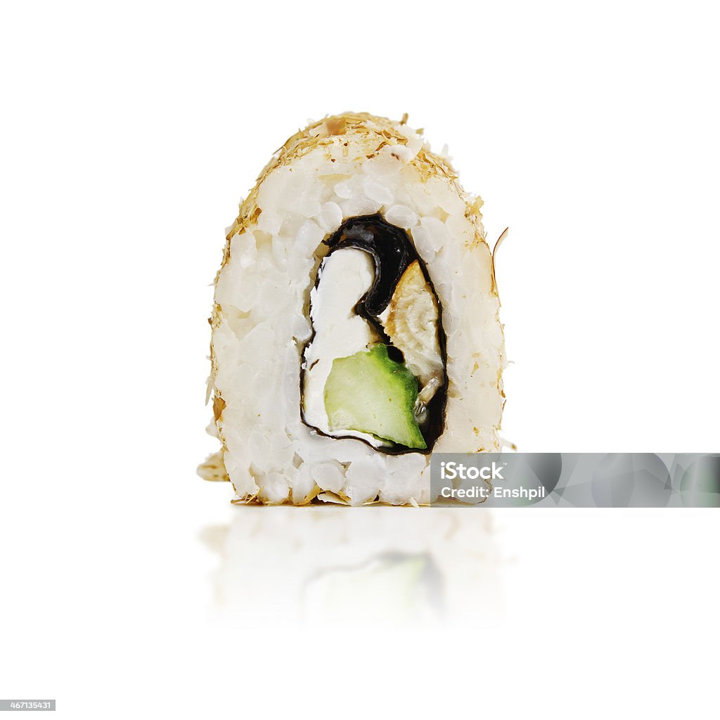 Tradycyjne japońskie sushi rolki świeże na białym tle - Zbiór zdjęć royalty-free (Anguillidae)