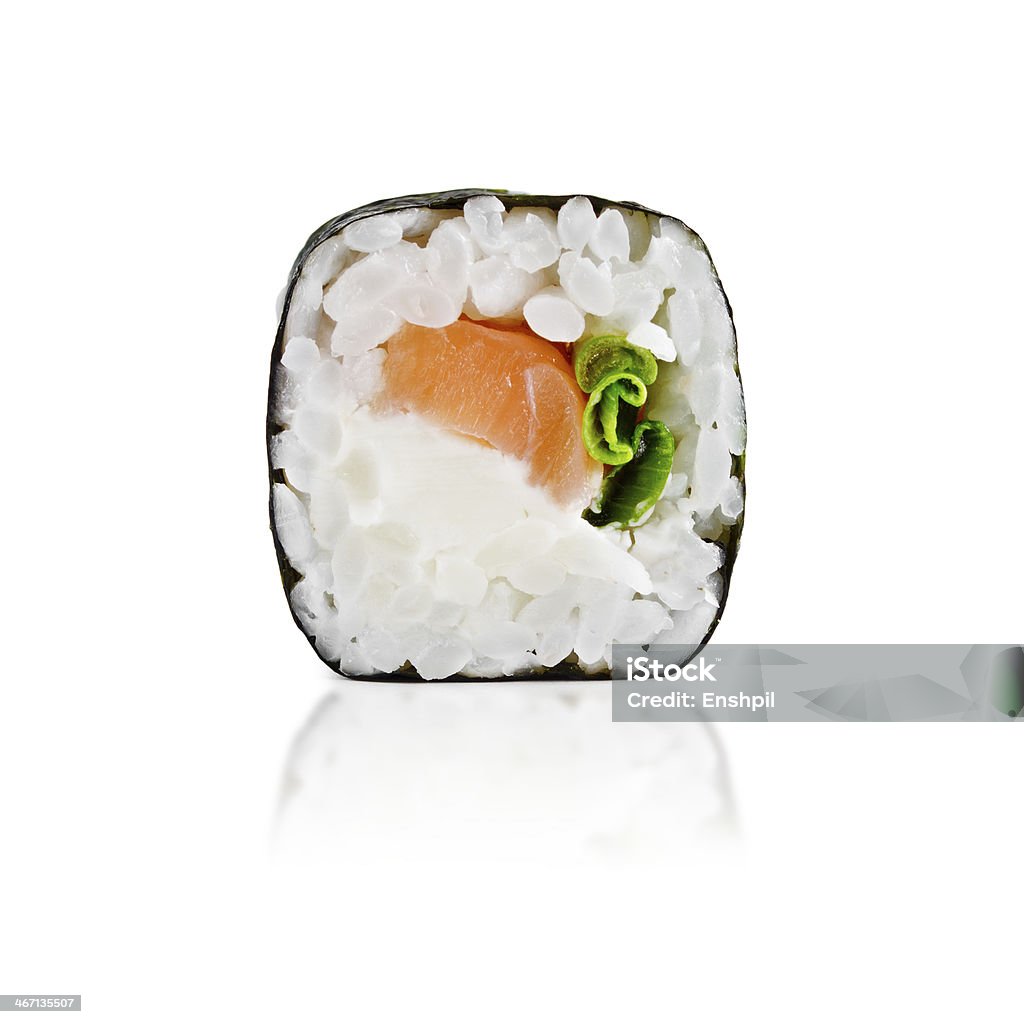 Involtini di sushi giapponese tradizionale fresca su sfondo bianco - Foto stock royalty-free di Antipasto