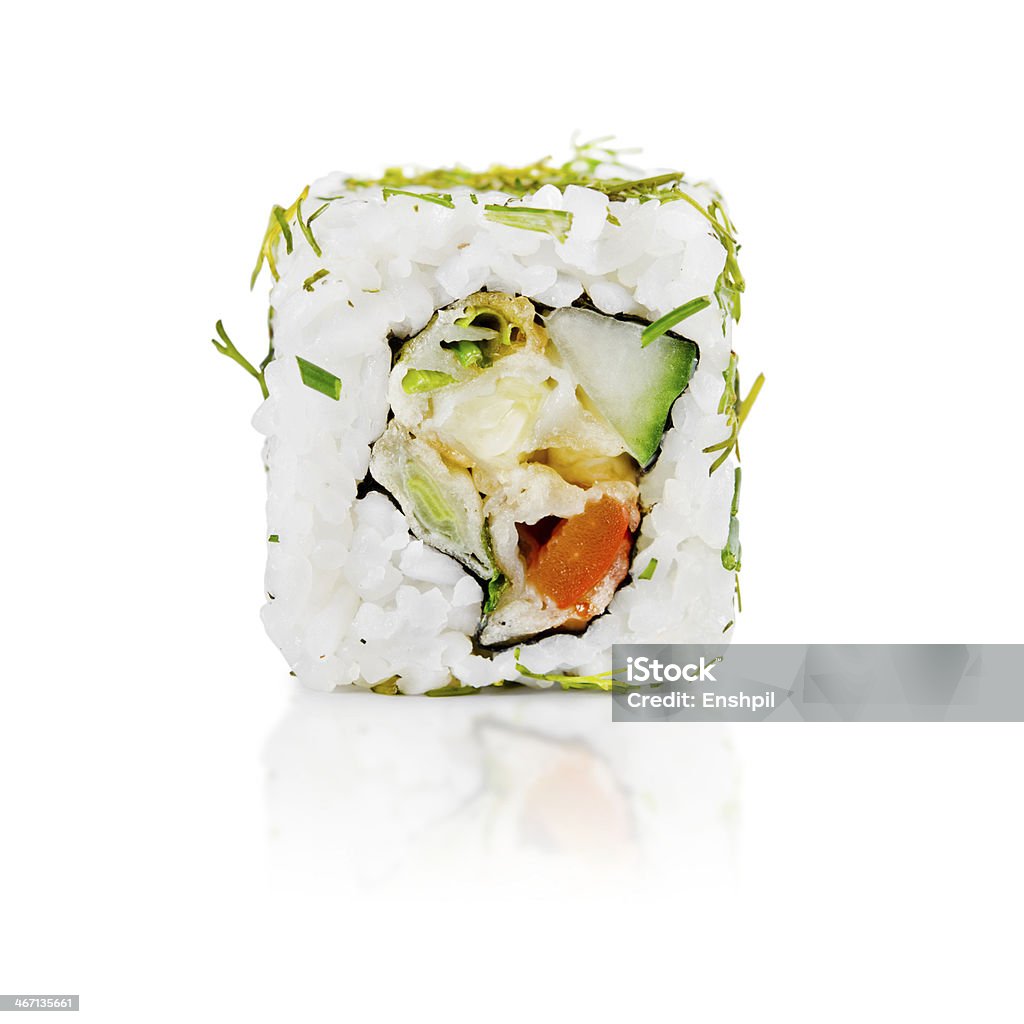 Rolos de sushi japonês tradicional frescos em um fundo branco - Royalty-free Almoço Foto de stock