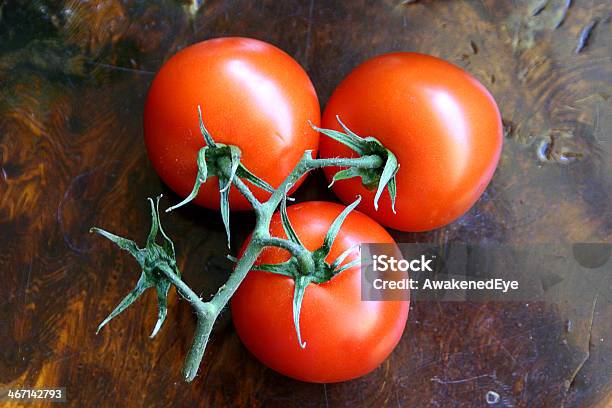 Cluster De Tomate - Fotografias de stock e mais imagens de Alimentação Saudável - Alimentação Saudável, Comida, Comida e Bebida