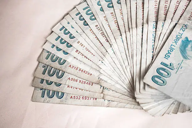 Photo of 100Liras Bill on Studio Shot