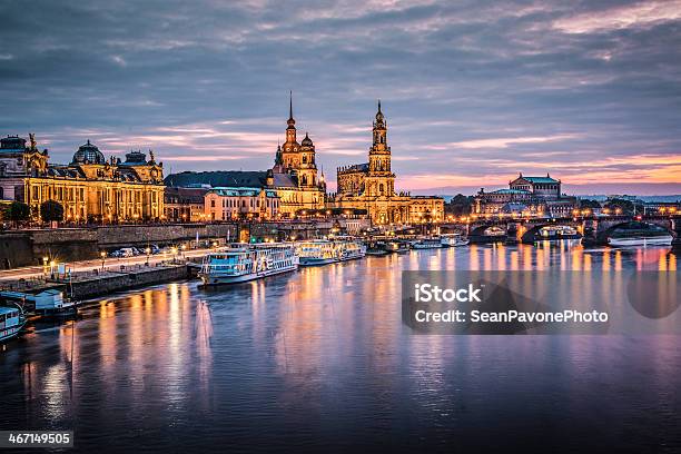 Dresden Stockfoto und mehr Bilder von Abenddämmerung - Abenddämmerung, Altstadt, Anlegestelle