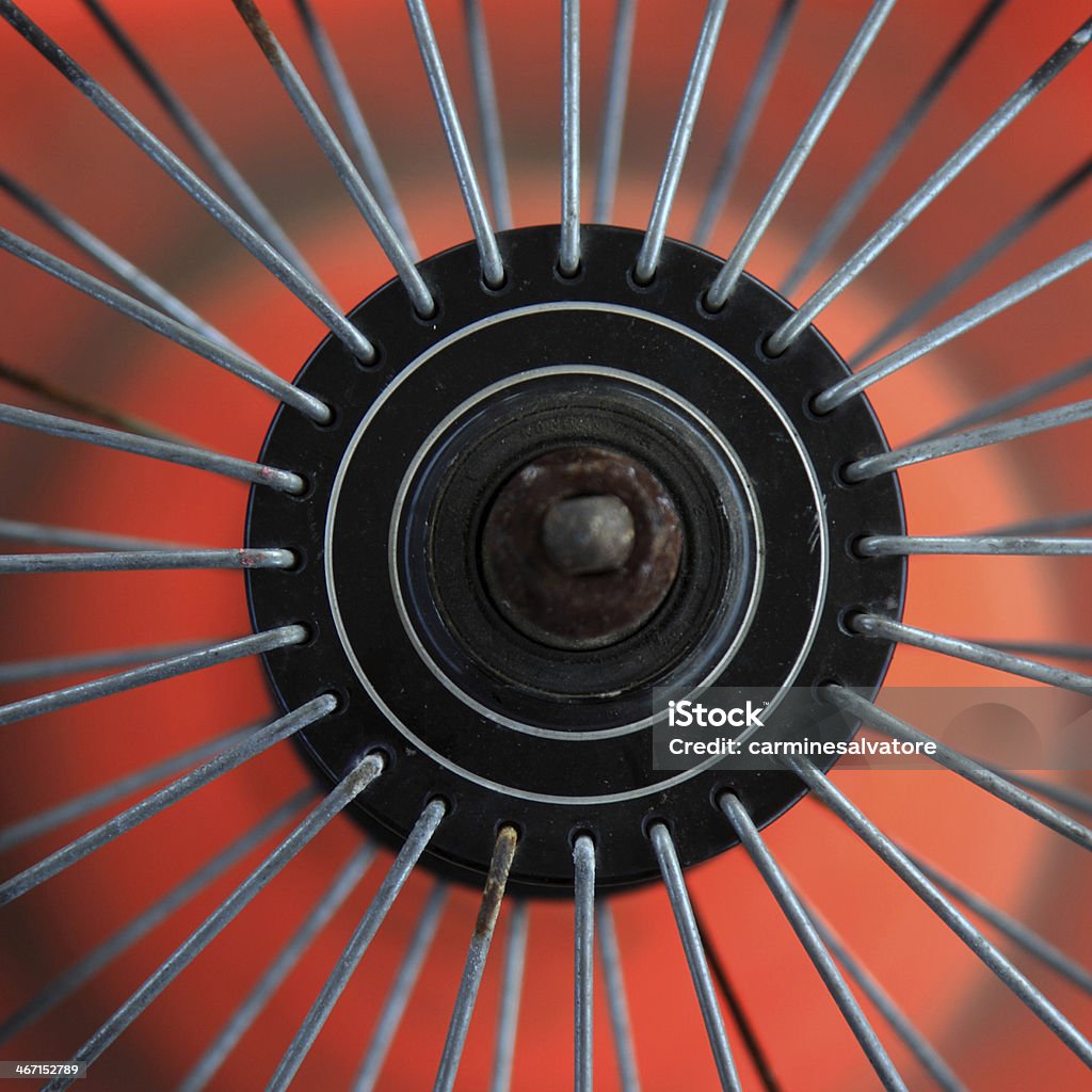 old spokes - Photo de Carré - Composition libre de droits