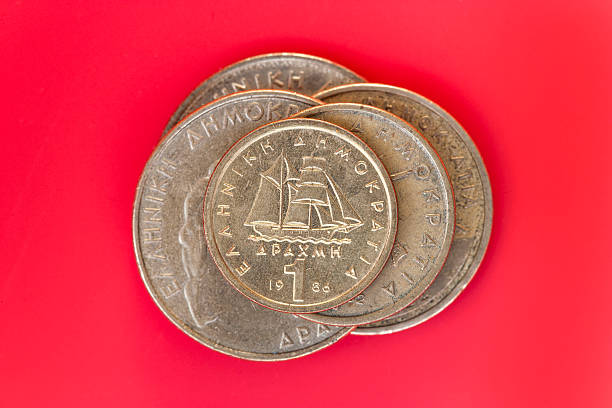 asortyment drachmy greckiej monety z jednym drachma na górze. - white currency remote shiny zdjęcia i obrazy z banku zdjęć