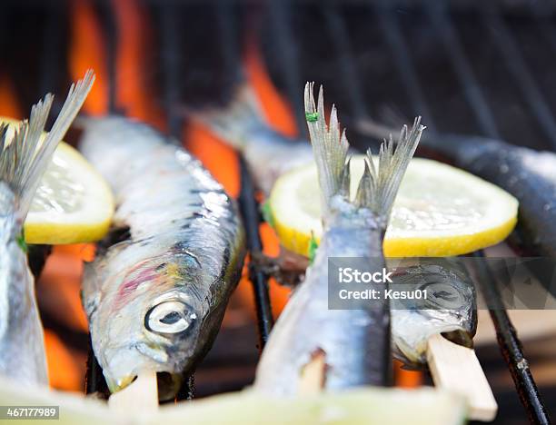 Fisch Im Grill Stockfoto und mehr Bilder von Abnehmen - Abnehmen, Am Spieß gebraten, Duftend