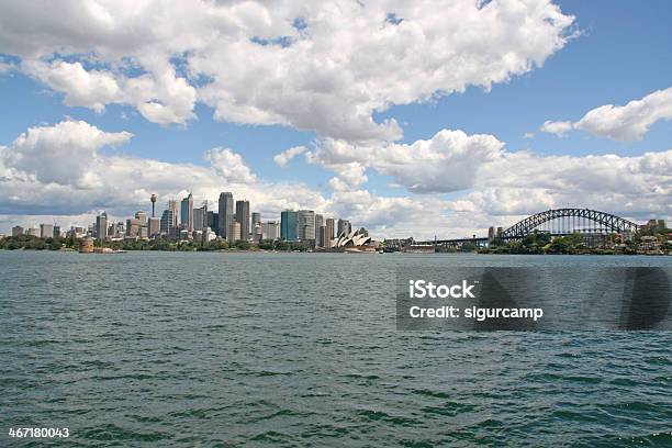 Z Widokiem Na Panoramę Sydney Opera House I - zdjęcia stockowe i więcej obrazów Architektura - Architektura, Australia, Biały