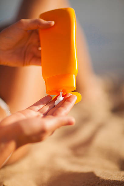istock Close-up of woman's hand squirting sunscreen lotion 467182269