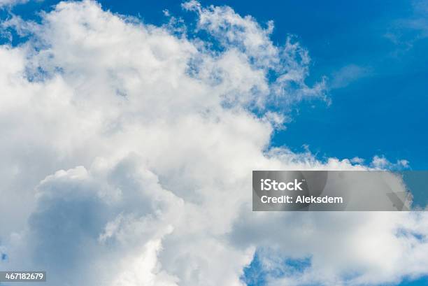 Cielo Nublado Foto de stock y más banco de imágenes de Aire libre - Aire libre, Azul, Belleza