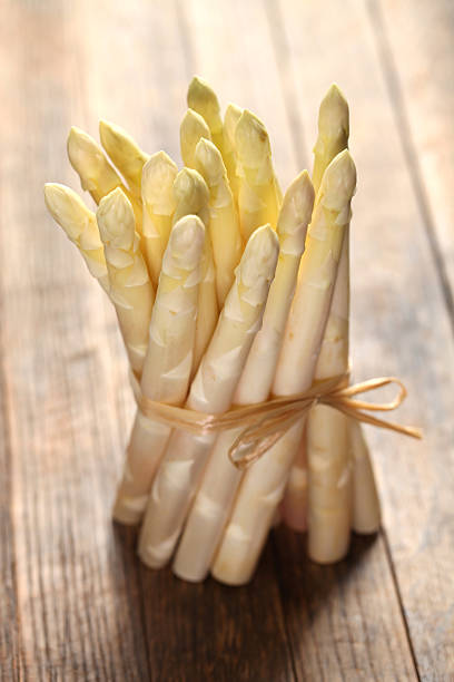 istock bunch of white asparagus, spargel 467187254