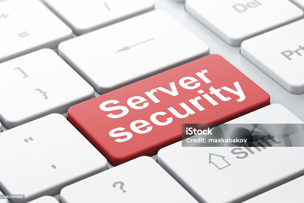 Koncepcji ochrony: Serwer bezpieczeństwa na tle klawiatury komputera - Zbiór zdjęć royalty-free (Agresja)