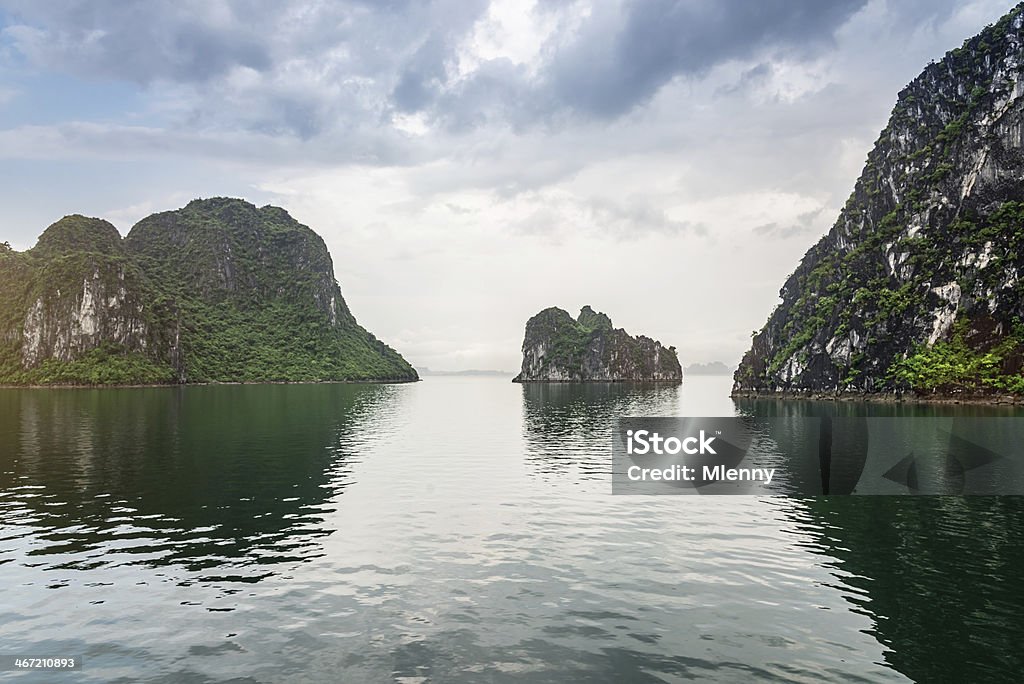 Ha Long Bay, Viêt Nam - Photo de Adulation libre de droits