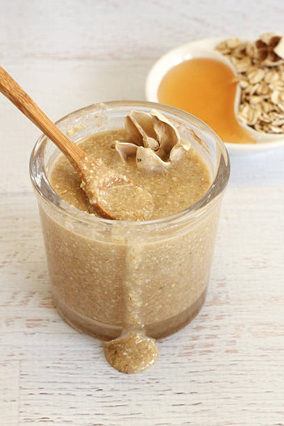 istock Oatmeal Honey Face Scrub 467215658