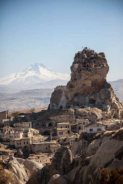 formações de arenito na capadócia, turquia-imagem stock - goreme rural scene sandstone color image - fotografias e filmes do acervo