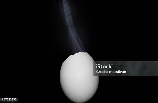 Яйцо И Smoke — стоковые фотографии и другие картинки Без людей - Без людей, Белый, Горизонтальный