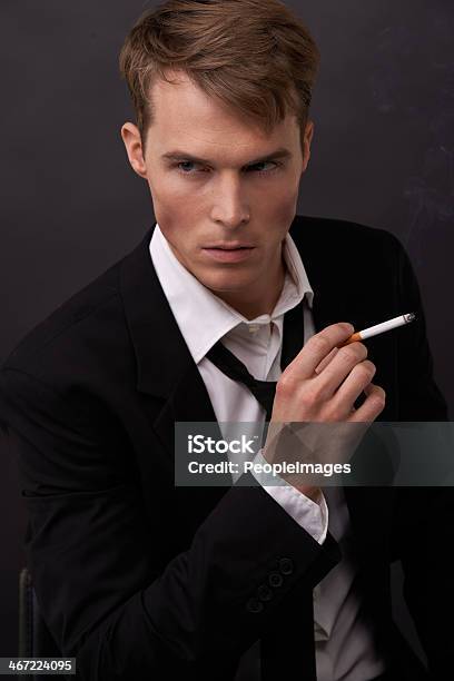 Channeling James Bond - Fotografias de stock e mais imagens de Homens - Homens, Alta Costura, Adulto