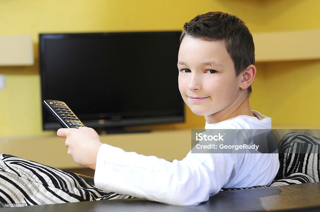 Молодой мальчик - Стоковые фото В помещении роялти-фри