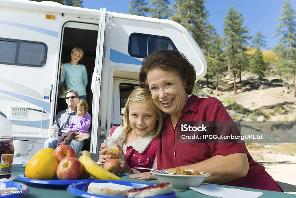 Familia de vacaciones - Foto de stock de Autocaravana libre de derechos