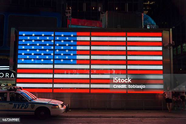 Американский Флаг — стоковые фотографии и другие картинки New York City Police Department - New York City Police Department, Бизнес-центр, Большой город