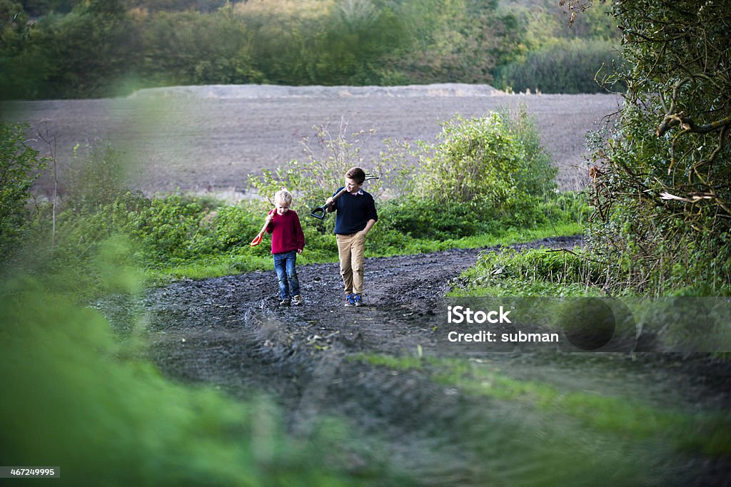 Bei einem Spaziergang auf dem Land ab, Schaufeln in der hand. - Lizenzfrei Agrarbetrieb Stock-Foto