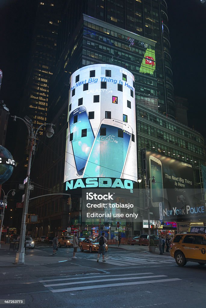 Times Square Manhattan di notte - Foto stock royalty-free di NASDAQ