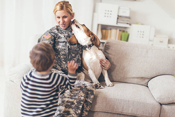istock Welcome home mommy soldier 467271558