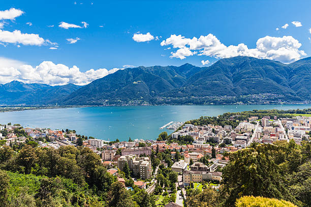 mggiore ロカルノ街と湖 - switzerland european alps ticino canton scenics ストックフォトと画像