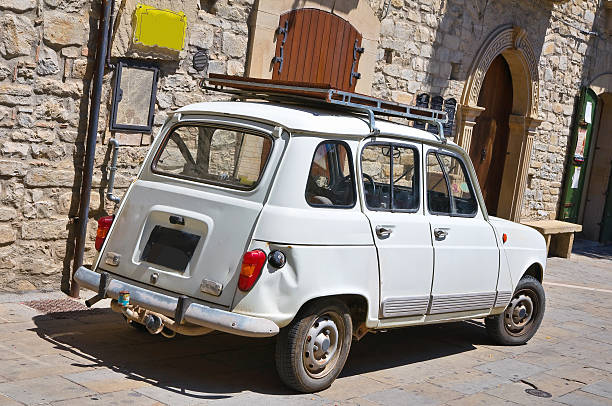 istock Alleyway. Guardia Perticara. Basilicata. Italy. 467276012