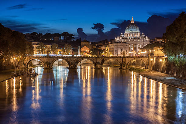 聖ピーター大聖堂の夜には、ローマ（イタリア） - rome italy vatican st peters basilica ストックフォトと画像