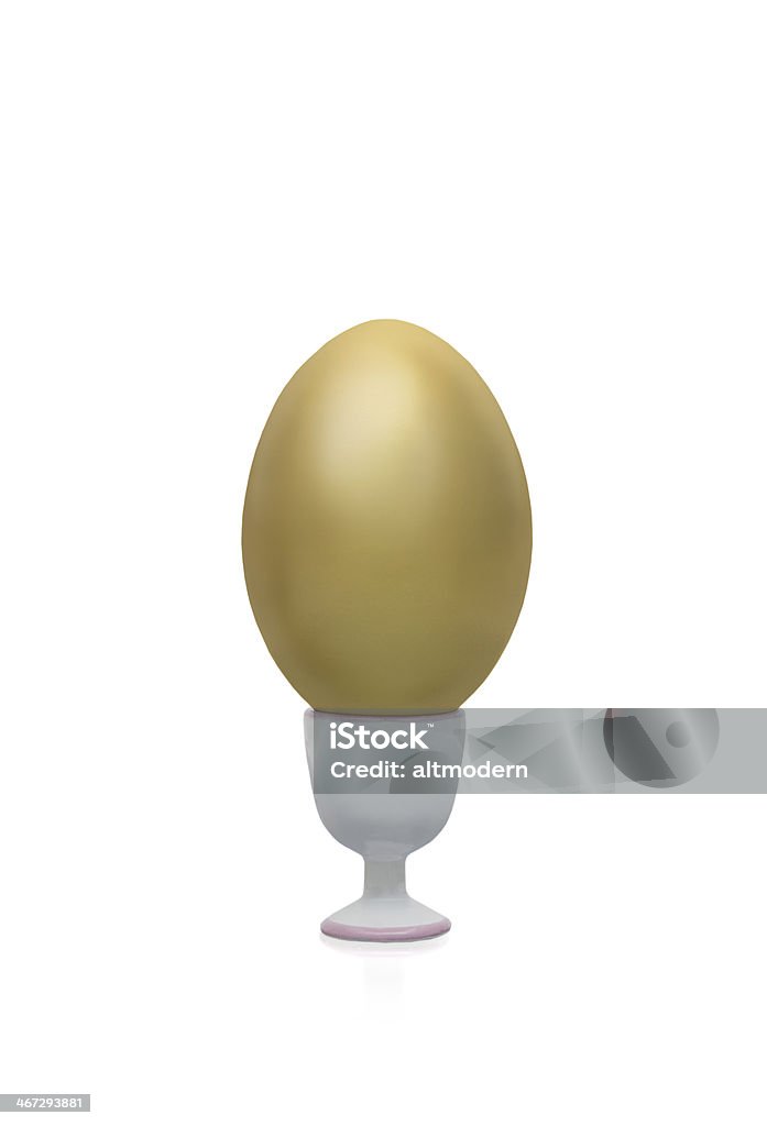 孤立したゴールデン xxl 卵 - ゆで卵立てのロイヤリティフリーストックフォト