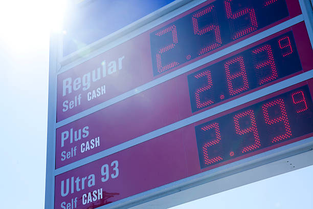 gas station in di long island - gas fuel pump labeling fuel and power generation foto e immagini stock