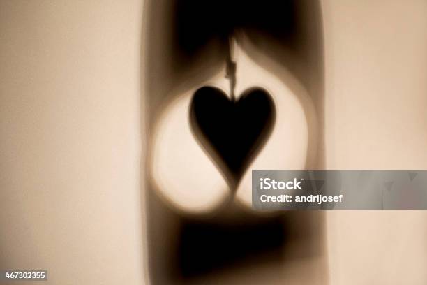 Corazón Símbolos Sombras Foto de stock y más banco de imágenes de Amor - Sentimiento - Amor - Sentimiento, Color negro, Contraluz