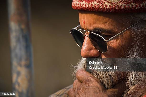 Old Tharu Hombre Retrato En West Parte De Nepal Foto de stock y más banco de imágenes de Barba - Pelo facial - Barba - Pelo facial, Hombres, 70-79 años