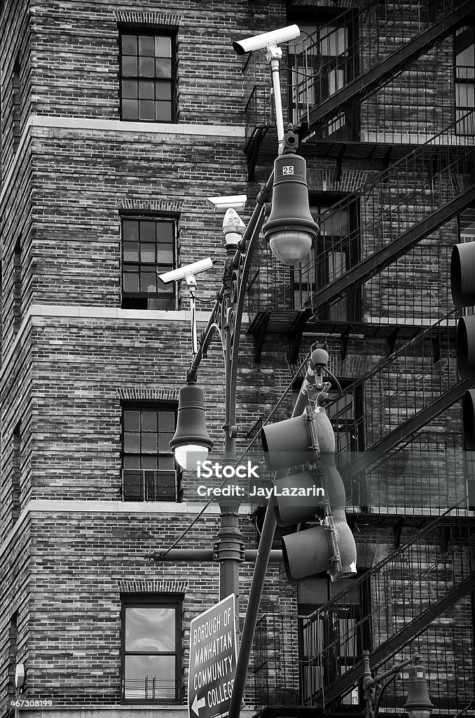 Cámaras de vigilancia y CCTV de seguridad calle lampposts, Manhattan, Nueva York - Foto de stock de Aire libre libre de derechos