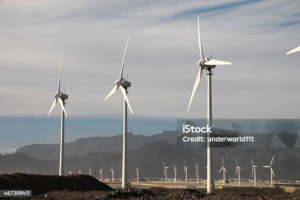 Photo libre de droit de Puissance Générateur Dénergie Éolienne banque d'images et plus d'images libres de droit de Alimentation électrique - Alimentation électrique, Bizarre, Ciel