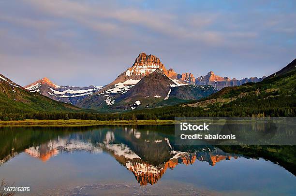 Nascer Do Sol Em Muitos Lago Glaciar - Fotografias de stock e mais imagens de Ao Ar Livre - Ao Ar Livre, Fotografia - Imagem, Horizontal