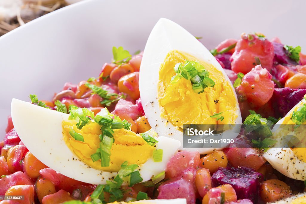 Insalata di barbabietola rossa con uova - Foto stock royalty-free di Alimentazione sana