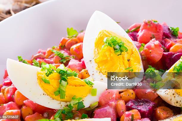 Insalata Di Barbabietola Rossa Con Uova - Fotografie stock e altre immagini di Alimentazione sana - Alimentazione sana, Ambientazione interna, Aneto