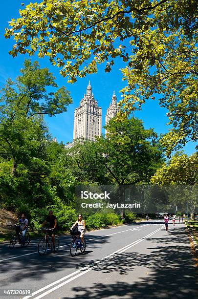 Central Park Bicyclists Biegaczy West Side Panoramę New York City - zdjęcia stockowe i więcej obrazów Aktywny tryb życia