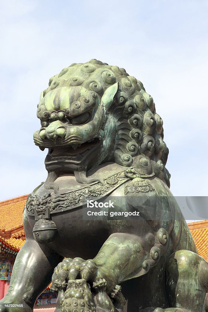 Leão na entrada da Cidade Proibida, em Pequim, China - Foto de stock de Animal royalty-free