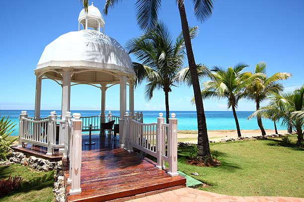 istock Wedding Gazebo by the sea - Cuba 467328337