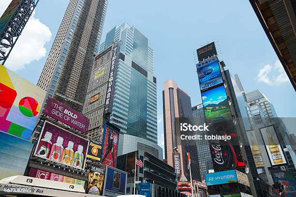 Billboardy W Times Square Na Manhattanie - zdjęcia stockowe i więcej obrazów Aleja - Aleja, Ameryka, Bilbord elektroniczny