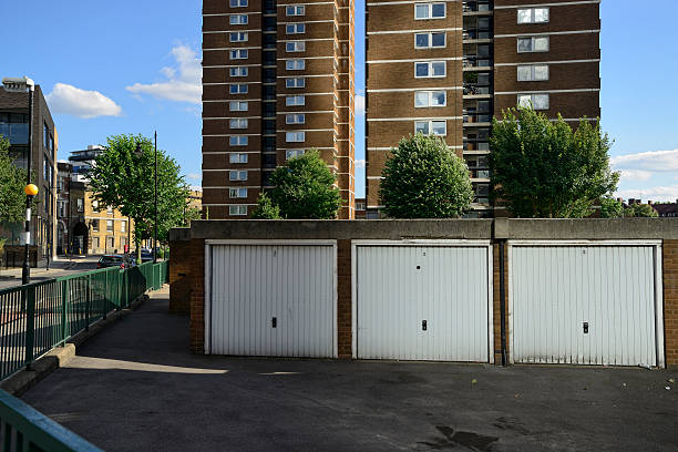 istock Sunny London street 467331372