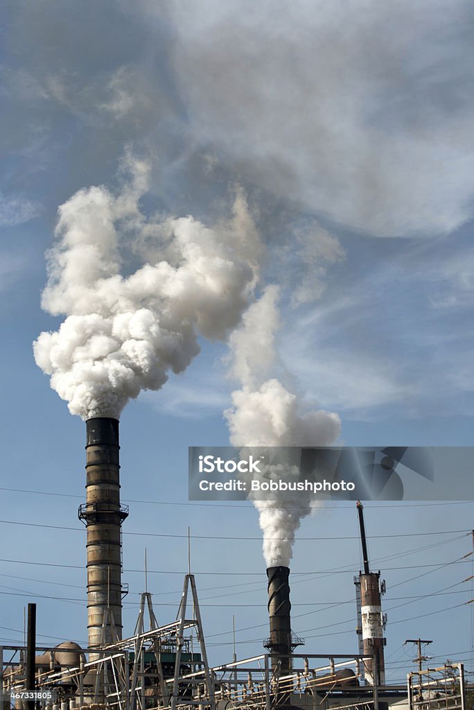 Centrale électrique fumée piles - Photo de Bleu libre de droits