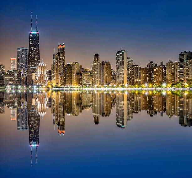 istock Downtown Chicago Magnificent Mile 467332035