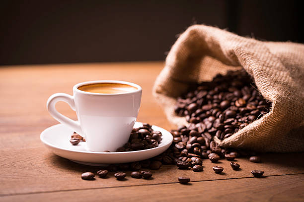caffè espresso - cup of coffee beans foto e immagini stock